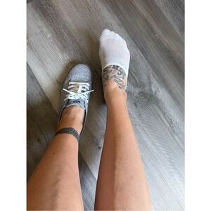 Sketchers Light Gray No Show Socks Mesh Upper Gym Athleisure